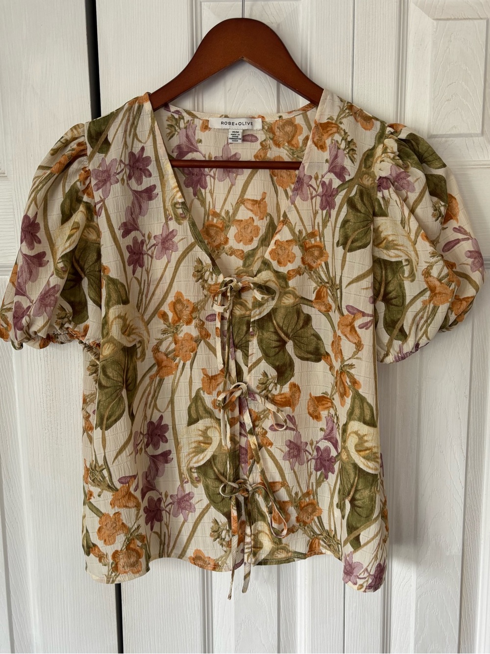 Rose & Olive Floral Tie Front Blouse Size Medium